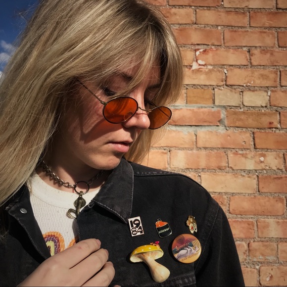 SOLD || VINTAGE Magic Mushroom Brooch - Picture 4 of 5